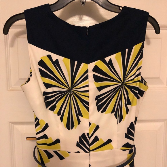 Fun Geometric Foral Dress - Picture 5 of 7